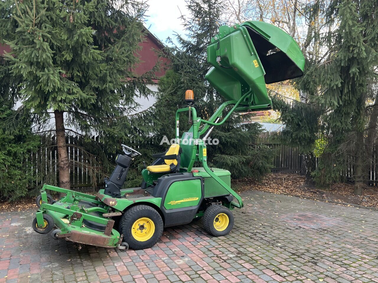 John Deere 1565 Series II 4x4 tractor cortacésped